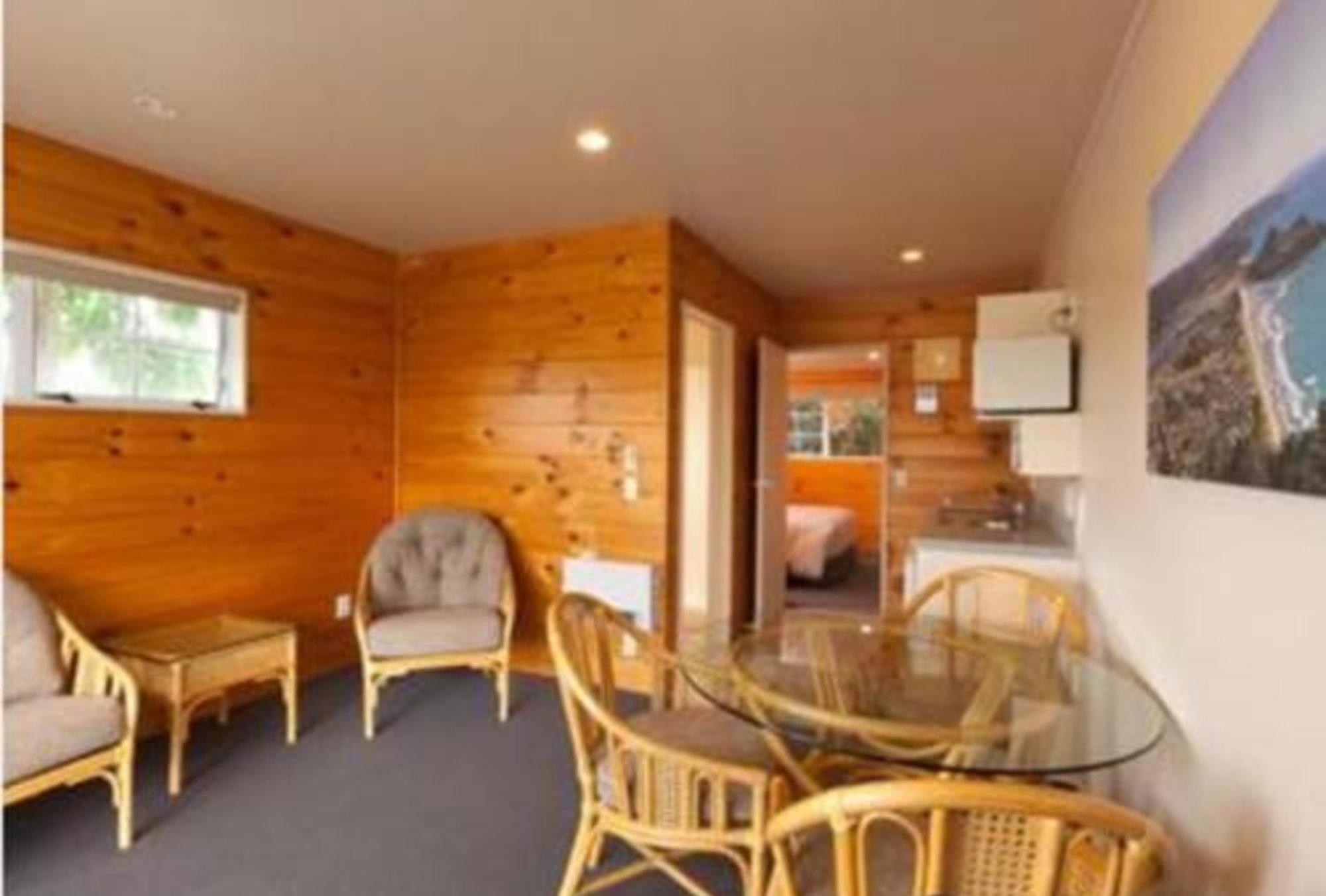 Pauanui Pines Motor Lodge Room photo