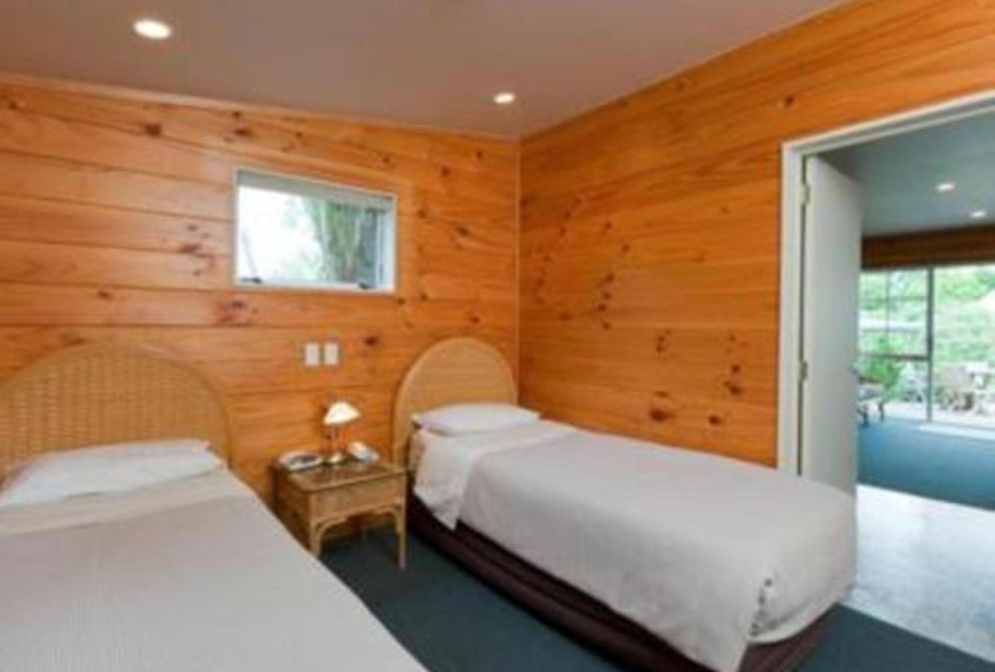 Pauanui Pines Motor Lodge Room photo