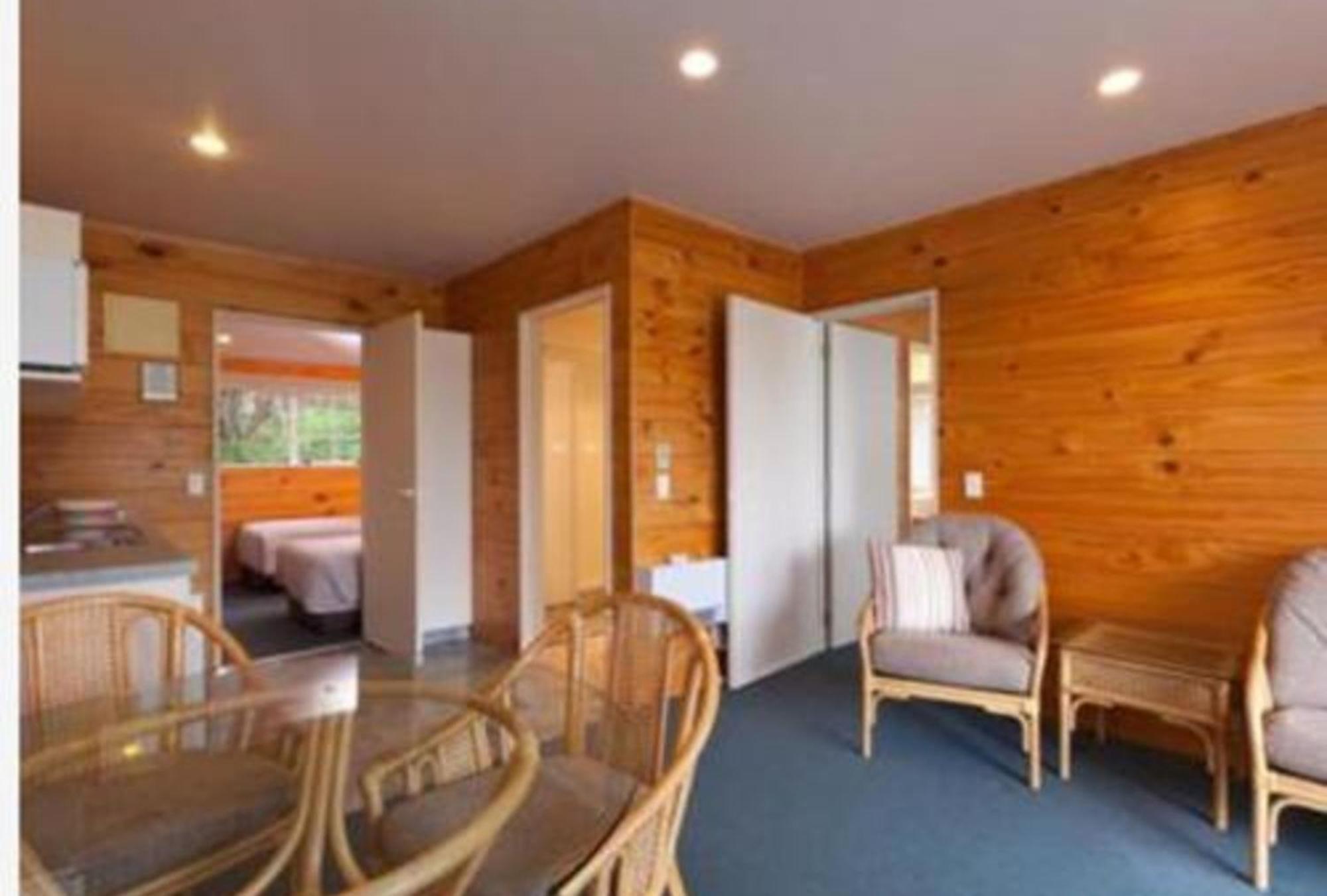 Pauanui Pines Motor Lodge Room photo