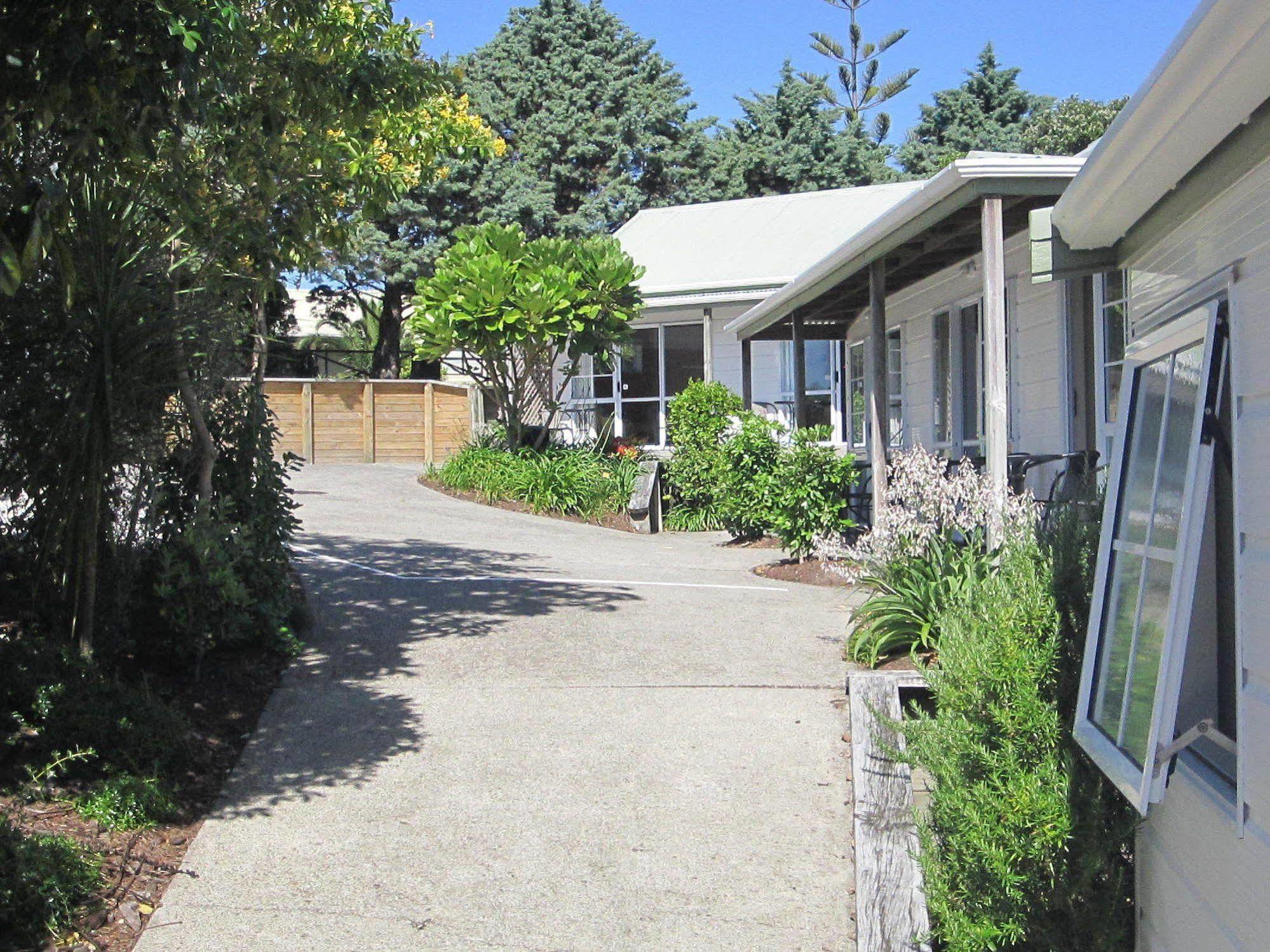 Pauanui Pines Motor Lodge Exterior photo